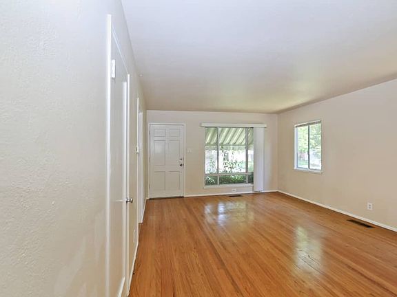 3rd image of 726 Oakwood Ave