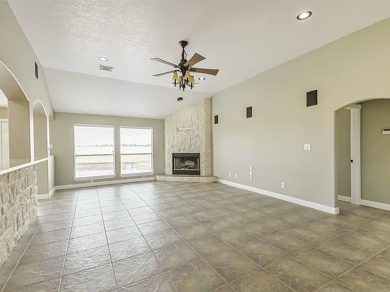 15320 Mound Rd — Photo 8