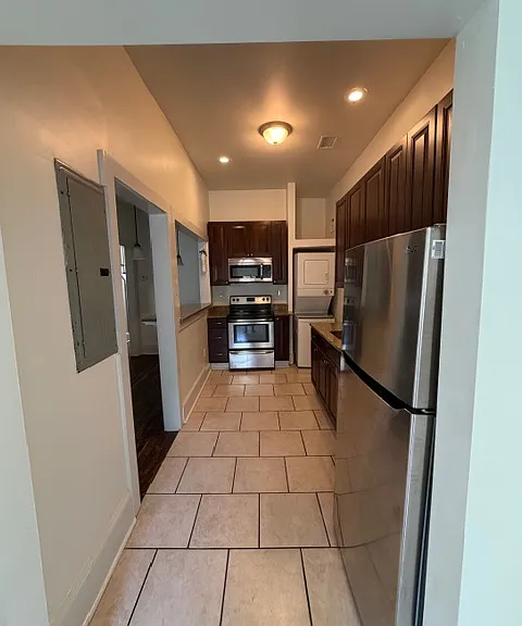 540 E Hall St — Photo 1