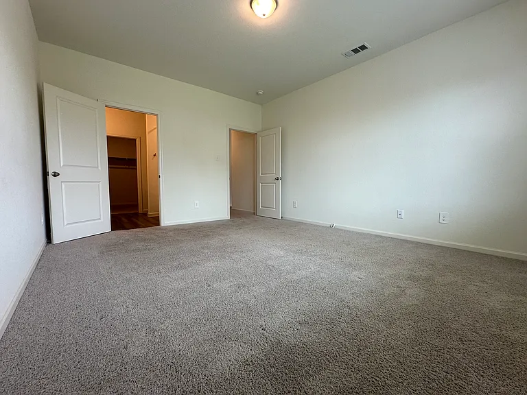 1604 Shadow Hawk Dr — Photo 9