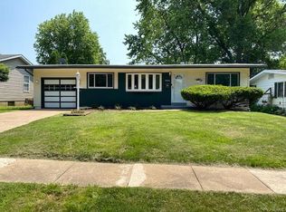 1060 Dauphin Ln, Florissant, MO 63033