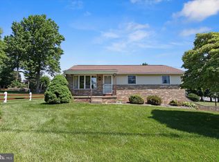 2973 Sunset Dr, Dallastown, PA 17313