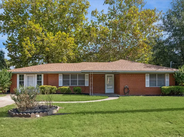 2107 Wayside Dr, Brenham, TX 77833