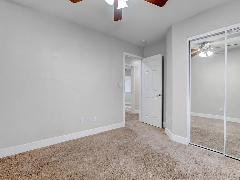 6469 Abbey Door Ct — Photo 3
