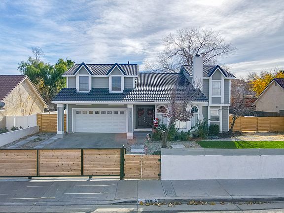3rd image of 572 Orangewood Ct