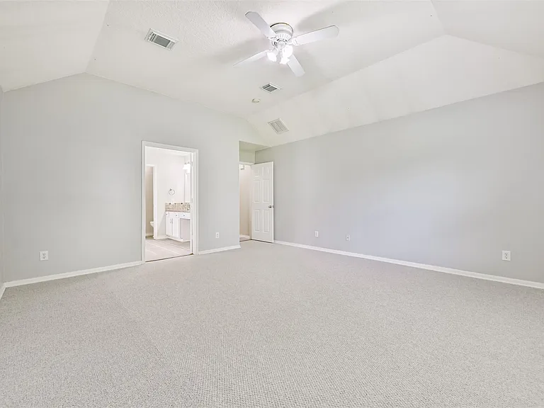 2401 Woody Rd — Photo 16