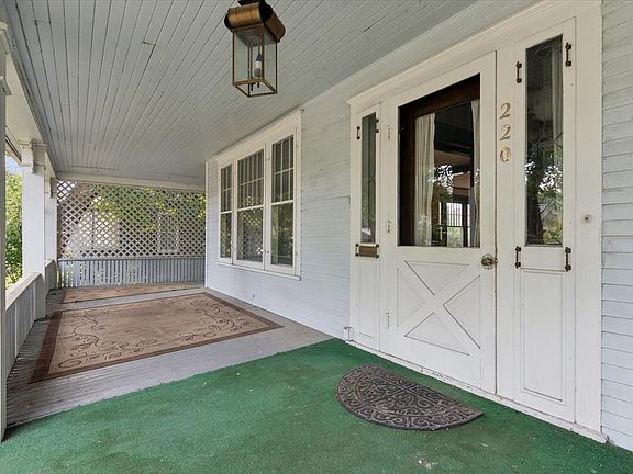 2nd image of 220 4th Ave E