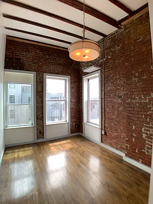 Rented by Cargon Realty | media 8