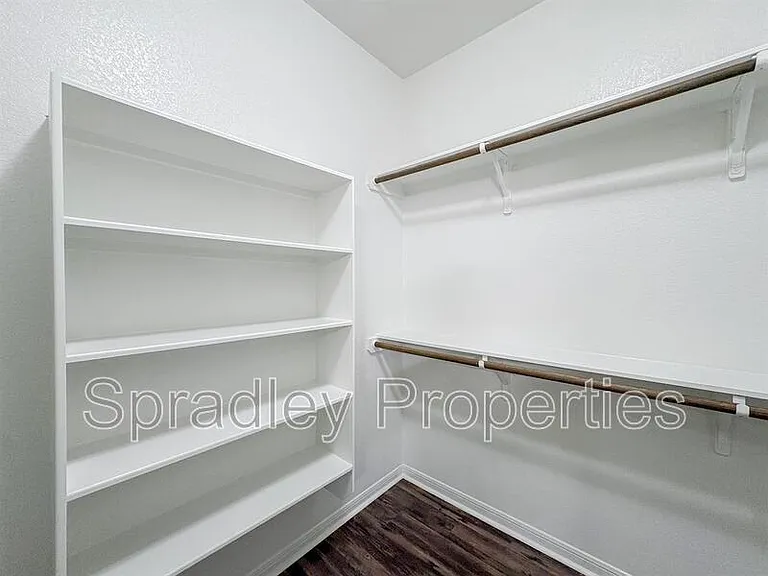 406 Banbury — Photo 19