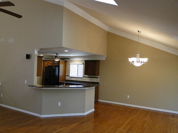 3rd image of 40492 Lenox Park Dr