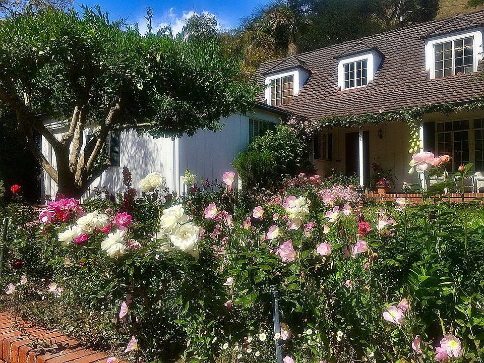 1st image of 1546 N Beverly Dr