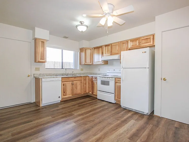 635 Dameron Dr — Photo 4