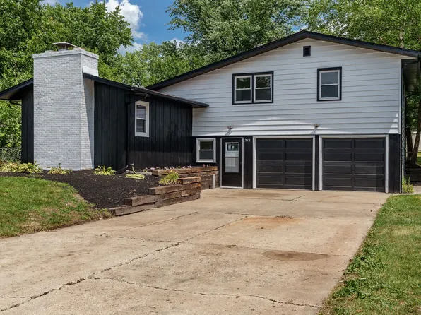 215 Judy Ct, Machesney Park, IL 61115