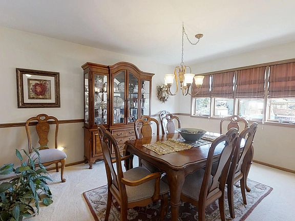 3rd image of 10010 W Lakeview Ct
