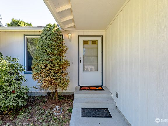 2nd image of 12132 Collins St SE