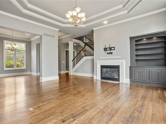 5th image of 10809 W 146th St