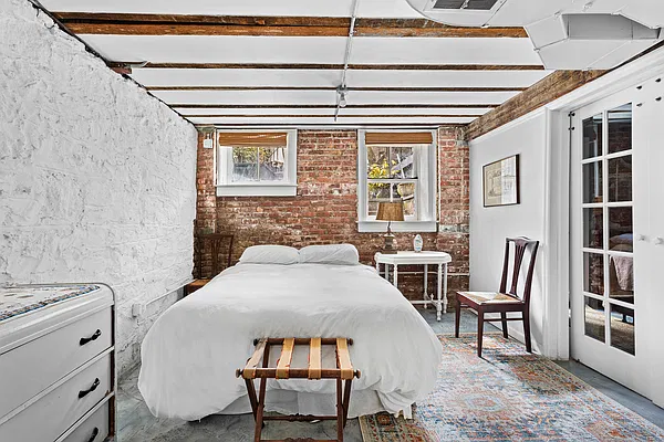 Sold by Compass | media 22