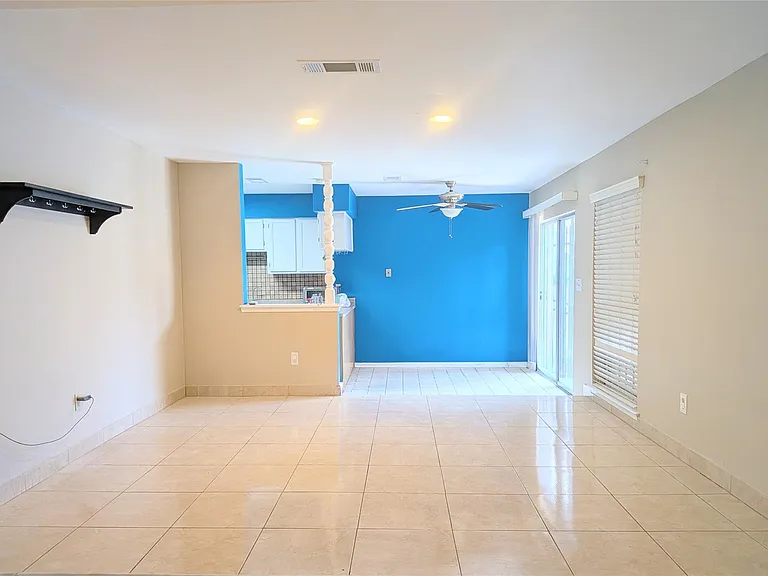 6223 Gladewell Dr — Photo 2