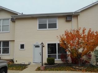 323 Driftwood Ln, Aurora, IL 60504