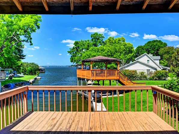 13586 Bunker Hill Dr, Willis, TX 77318