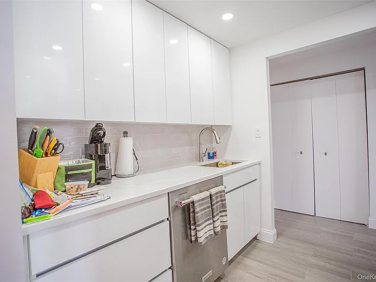 230 W Broadway #610 — Photo 14