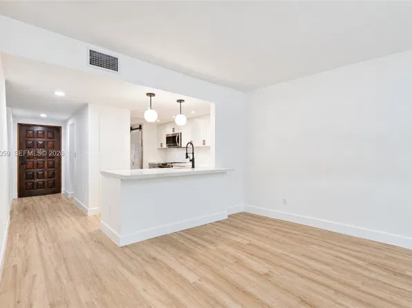 2600 Cardena St APT 11, Coral Gables, FL 33134