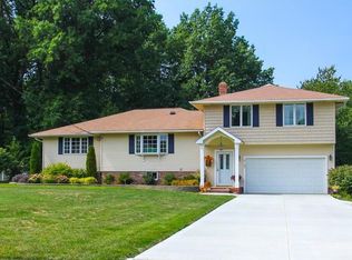 2100 Country Club Dr, Wickliffe, OH 44092