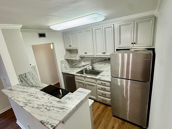 4th image of 220 Doucet Rd #105A