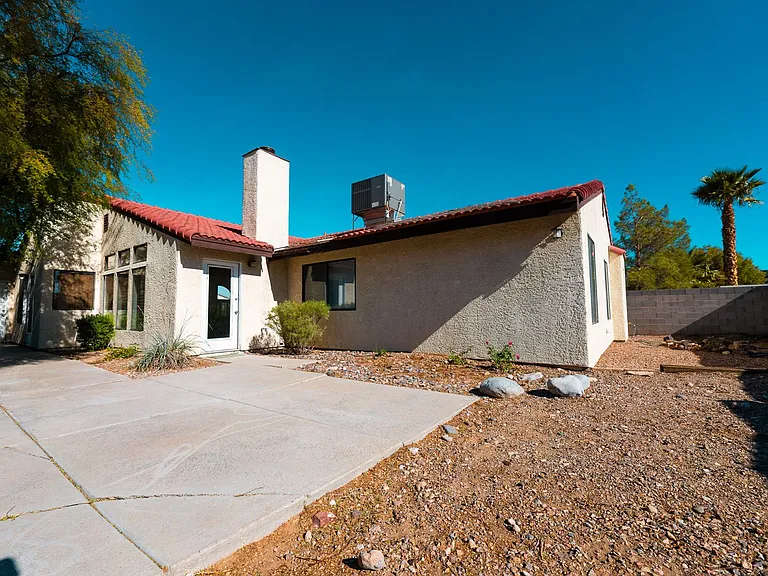6357 Formula Way — Photo 33