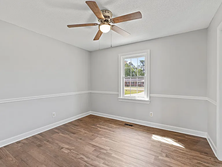 315 Holland Hill Dr — Photo 4