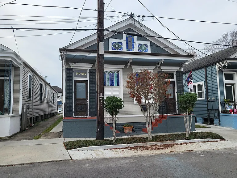 The house is located within walking distance to grocery stores, restaurants and City Park.