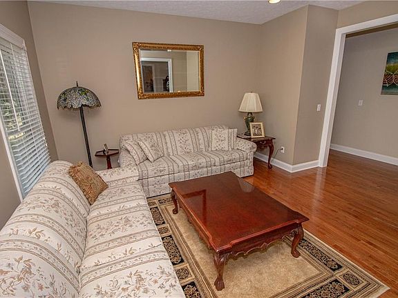 3rd image of 4193 Maidstone Ln