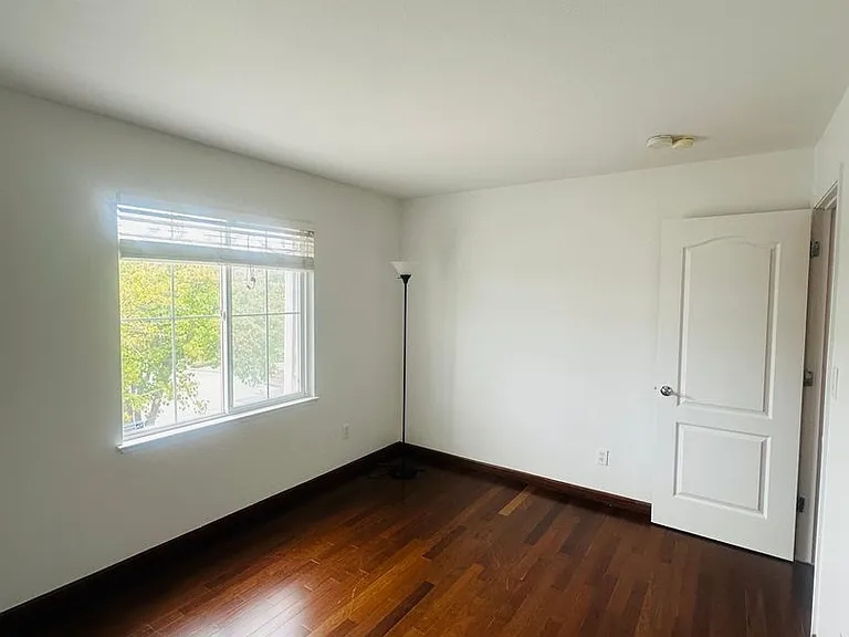 1009 Craftsman Dr — Photo 8