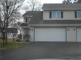 1043 Fleetfoot Dr, Waukesha, WI 53186