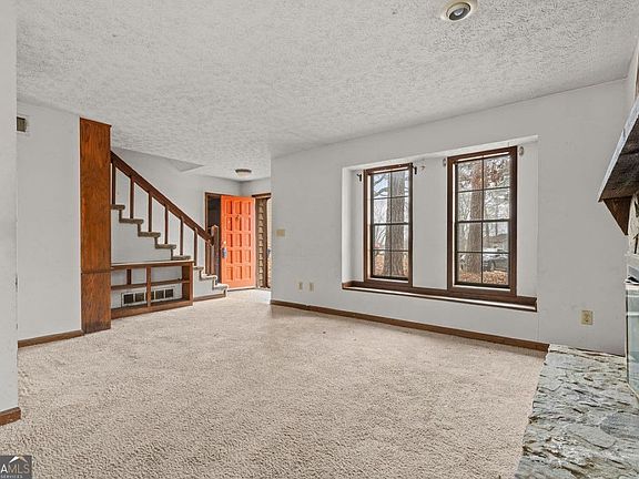 3rd image of 1043 Ascot Ct