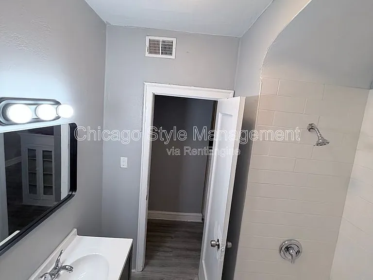 10625 S Calumet Ave #3 — Photo 4