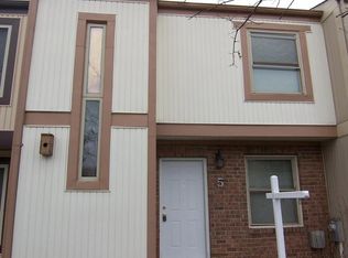 5 Mooring Ct, Essex, MD 21221