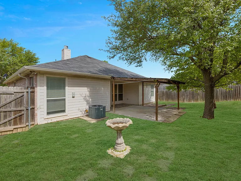 8022 Genesis Dr — Photo 15