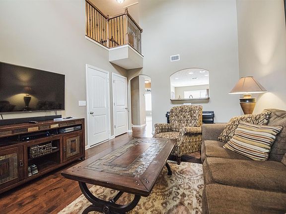3rd image of 2219 Calydon Ct