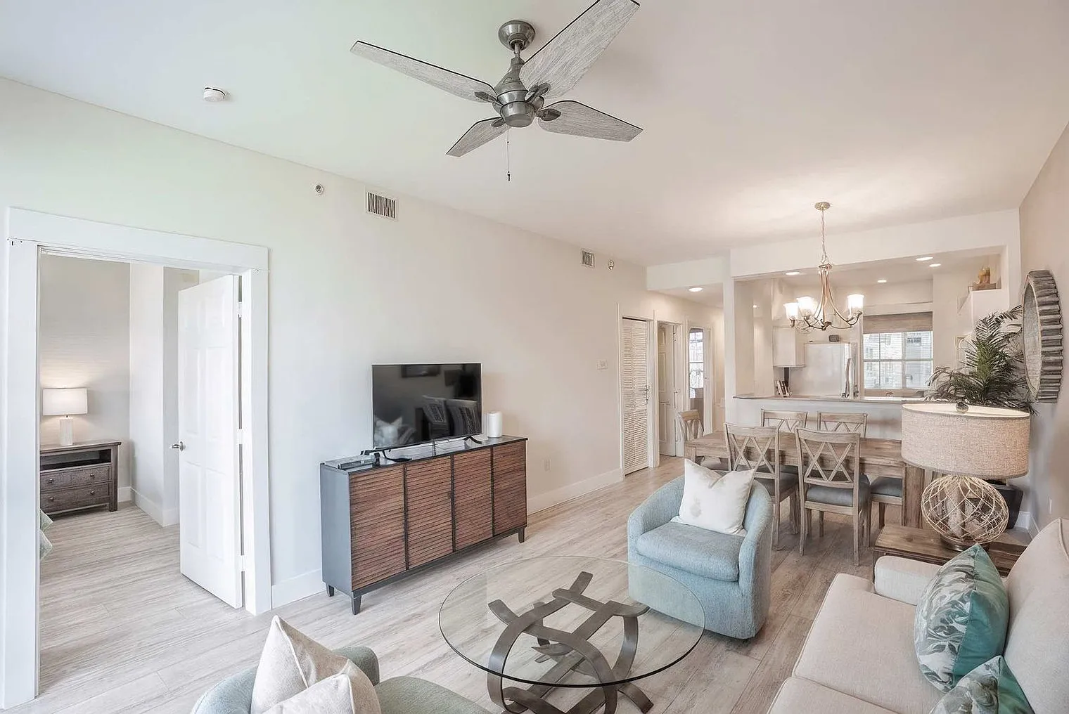 2 bed, 2.0 bath, 1248 sqft, $6,762 — Photo 4