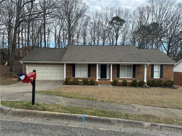 4906 Lakehurst Dr, Northport, AL 35473