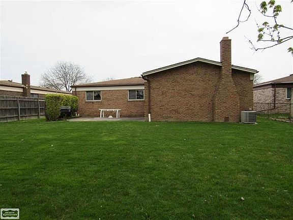 3rd image of 38615 Cottonwood Dr