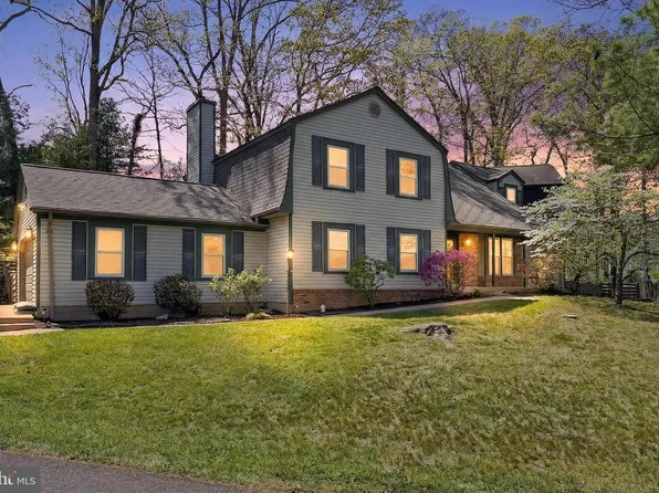 15117 Philip Lee Rd, Chantilly, VA 20151