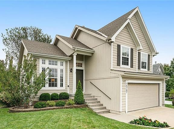 2nd image of 15707 S Summertree Ct