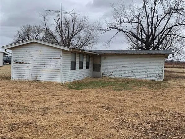 305 Meadowlark Ln, Fort Cobb, OK 73038