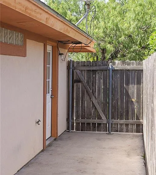 1700 W Douglas St — Photo 12