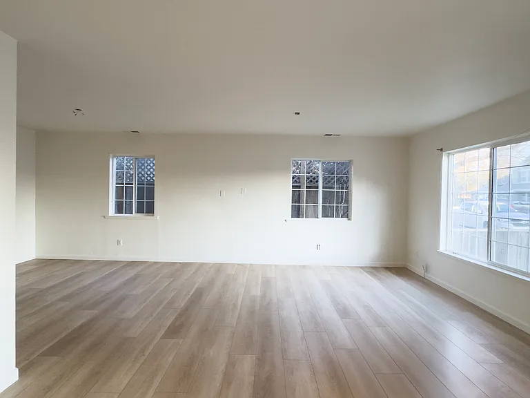 540 W Spain St — Photo 10