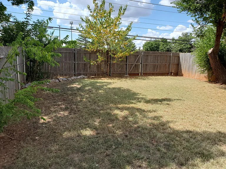 9003 N Rockwell Dr — Photo 4