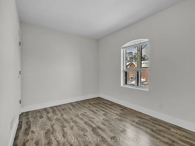 34 Brock St #303 — Photo 7