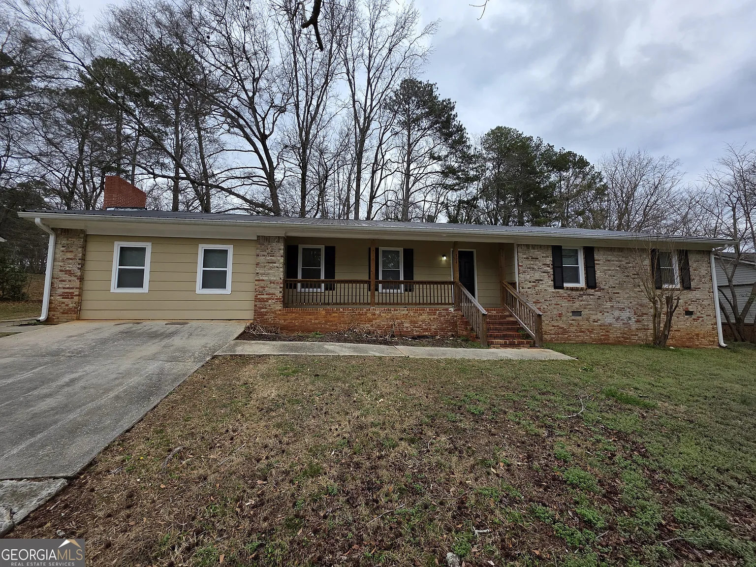 724 Country Club Dr photo 1